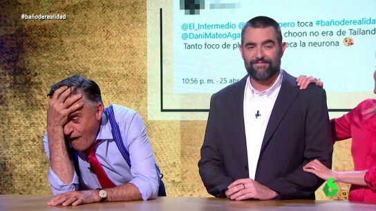 Dani Mateo recibe el 'ba&ntilde;o de realidad' de Andrea Ropero, donde un espectador le recuerda que San Chin Choon no es de Tailandia, sino de Malasia. "No s&eacute; c&oacute;mo ha podido pasar, llevo tanto tiempo hablando de &eacute;l que es como de mi familia", comenta.