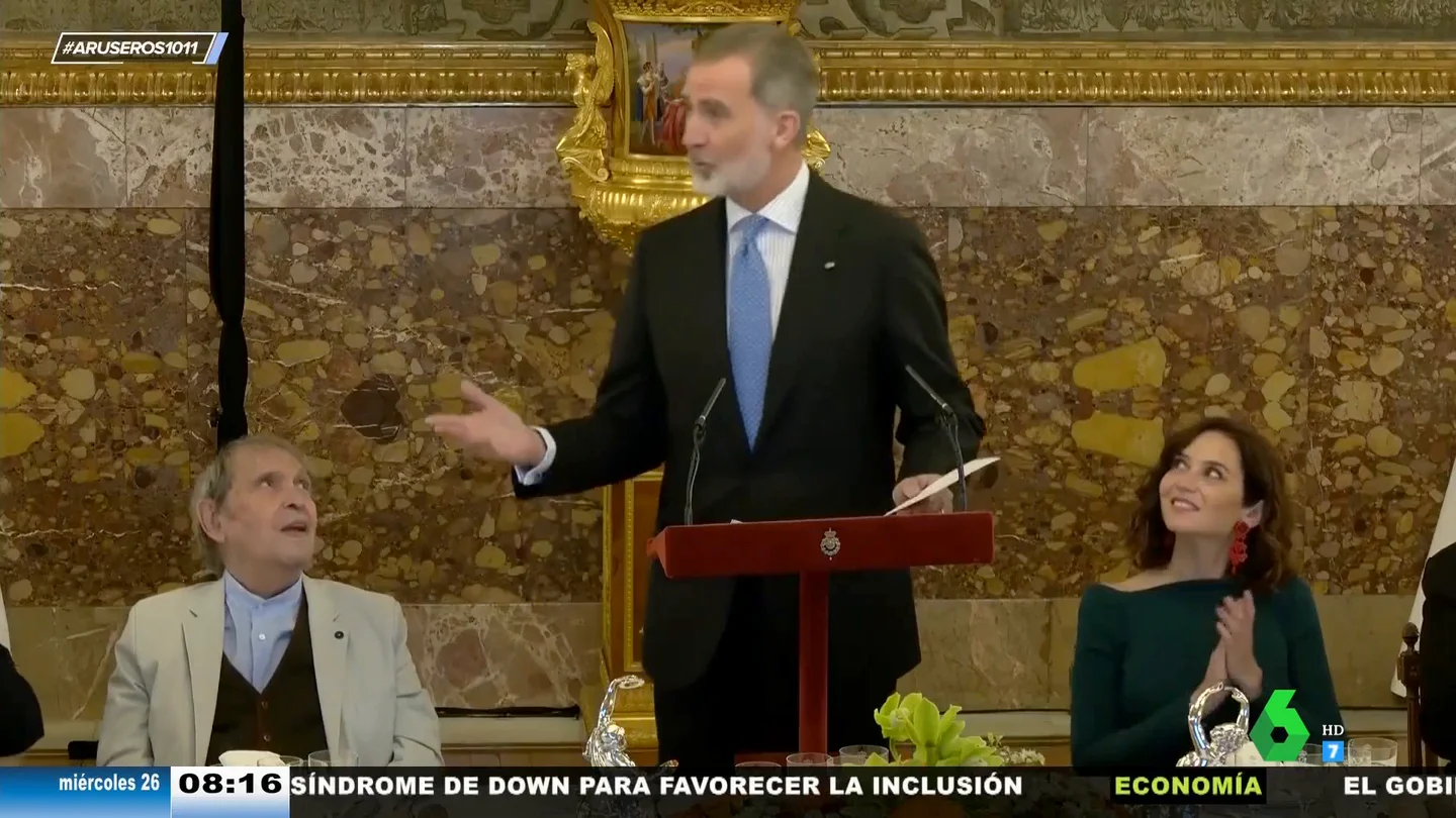 El mal rato del rey Felipe delante de Ayuso tras un error de protocolo: así sale del paso con una broma El mal rato del rey Felipe delante de Ayuso tras un error de protocolo: así sale del paso con una broma