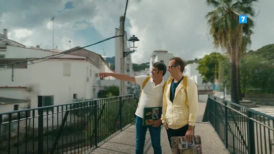 Jesulín vuelve a sus orígenes junto a Albert Espinosa en El camino a casa Albert Espinosa, creador de 'Pulseras Rojas', propone a Jesulín de Ubrique un viaje hacia su infancia en la primera entrega de su nuevo programa, 'El camino a casa', que estrenará laSexta el próximo jueves a las 22:30 horas. En este vídeo, un avance.