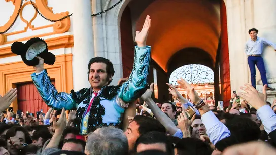 El torero Morante de la Puebla la lía en Sevilla haciendo historia El torero Morante de la Puebla la lía en Sevilla haciendo historia