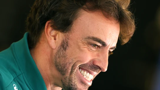 El jefe de Alpine lanza una amenaza a Fernando Alonso: "¿Competir con Aston Martin...? El jefe de Alpine lanza una amenaza a Fernando Alonso: "¿Competir con Aston Martin...?