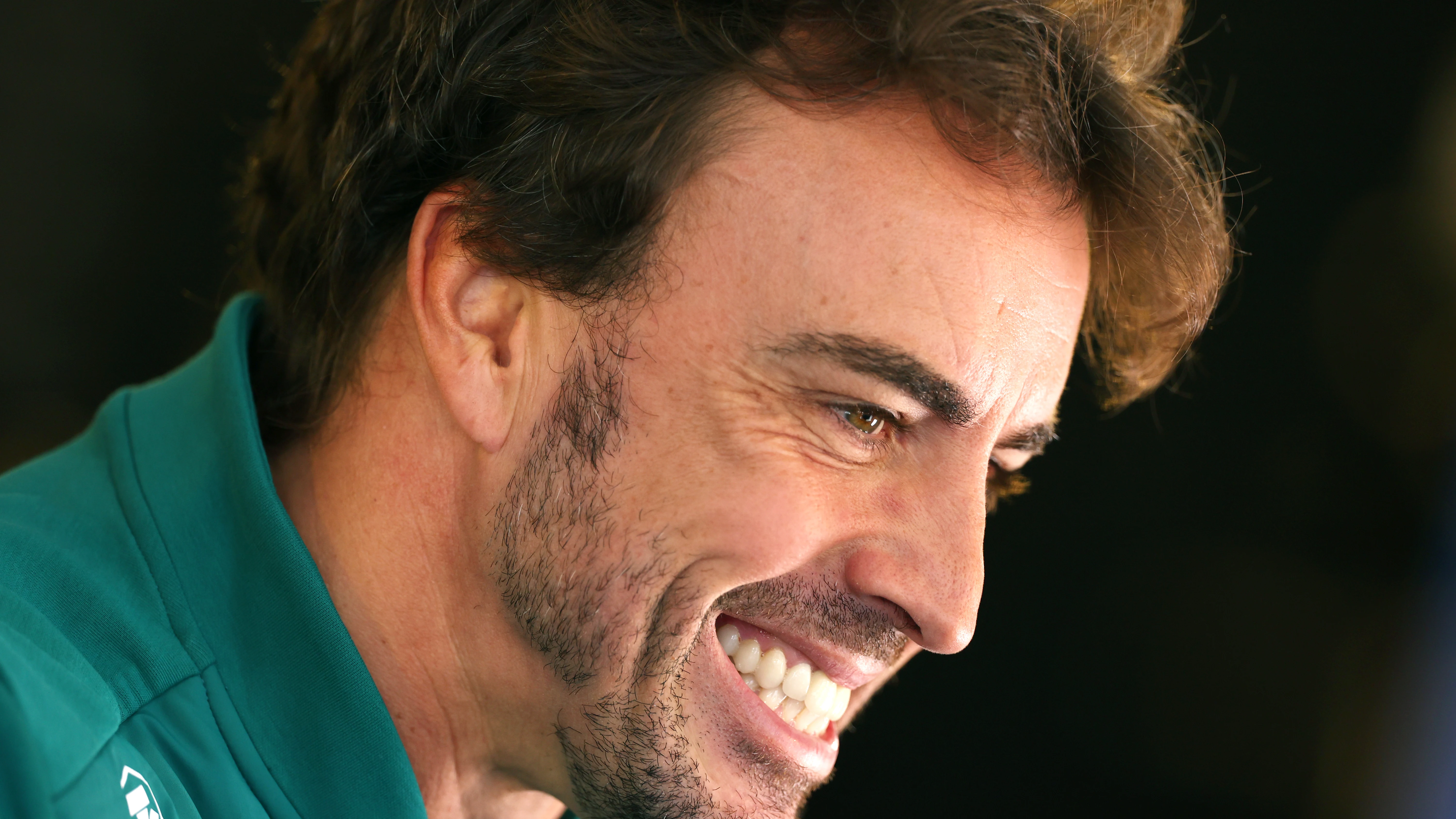 El jefe de Alpine lanza una amenaza a Fernando Alonso: "¿Competir con Aston Martin...?