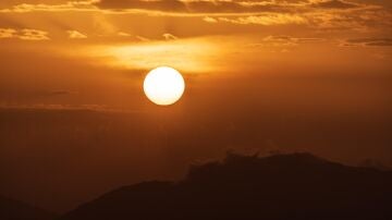 ¿Por qué tenemos déficit de vitamina D en España, con el sol que hay? Una doctora explica los motivos