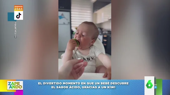 La adorable reacción de un bebé cuando prueba el kiwi por primera vez La adorable reacción de un bebé cuando prueba el kiwi por primera vez