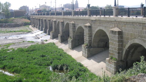 Puente sobre el río Oja