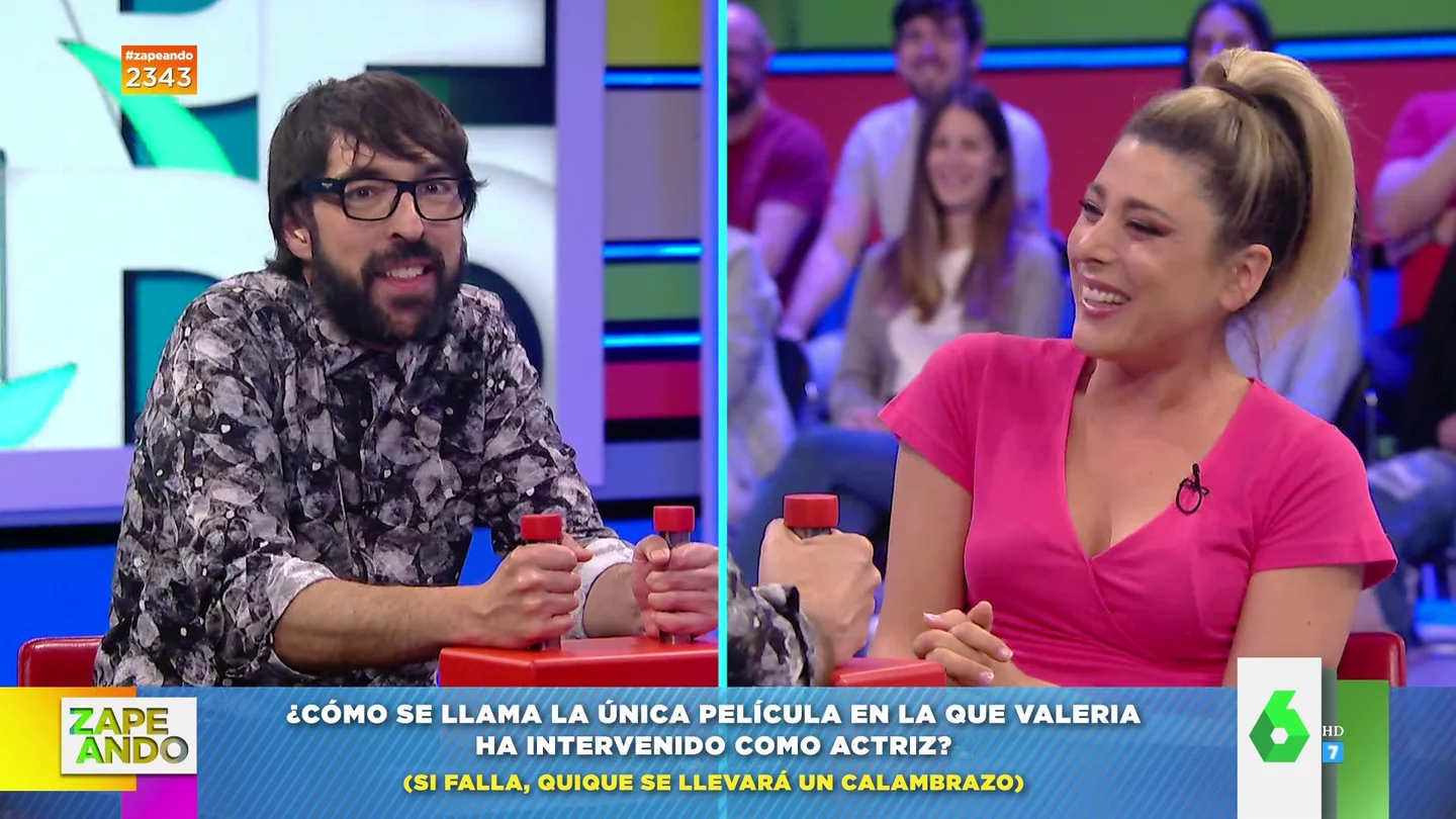 Valeria Ros recibe un calambrazo al fallar una pregunta sobre sí misma: el momento que hace reír a Quique Peinado Valeria Ros recibe un calambrazo al fallar una pregunta sobre sí misma: el momento que hace reír a Quique Peinado