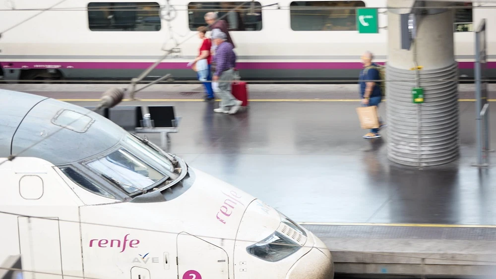 Tren de Renfe en una estación