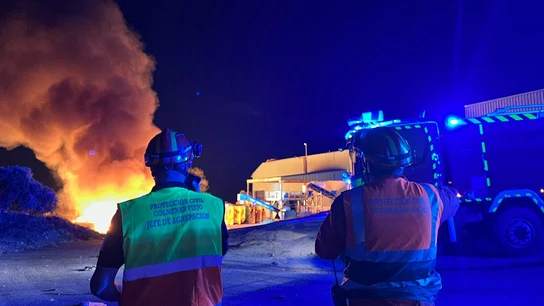 Controlado el incendio en el exterior de una planta de reciclaje en Colmenar Viejo Controlado el incendio en el exterior de una planta de reciclaje en Colmenar Viejo