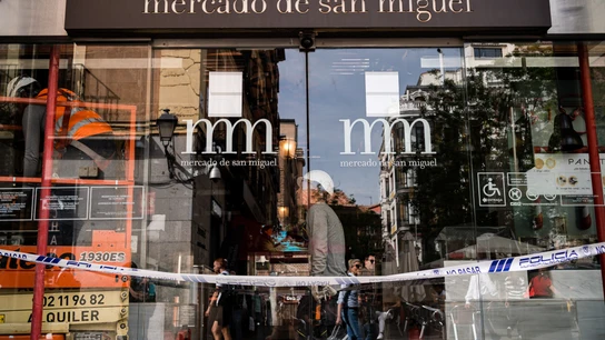 Desalojan el Mercado de San Miguel por riesgo estructural por unas obras Desalojan el Mercado de San Miguel por riesgo estructural por unas obras