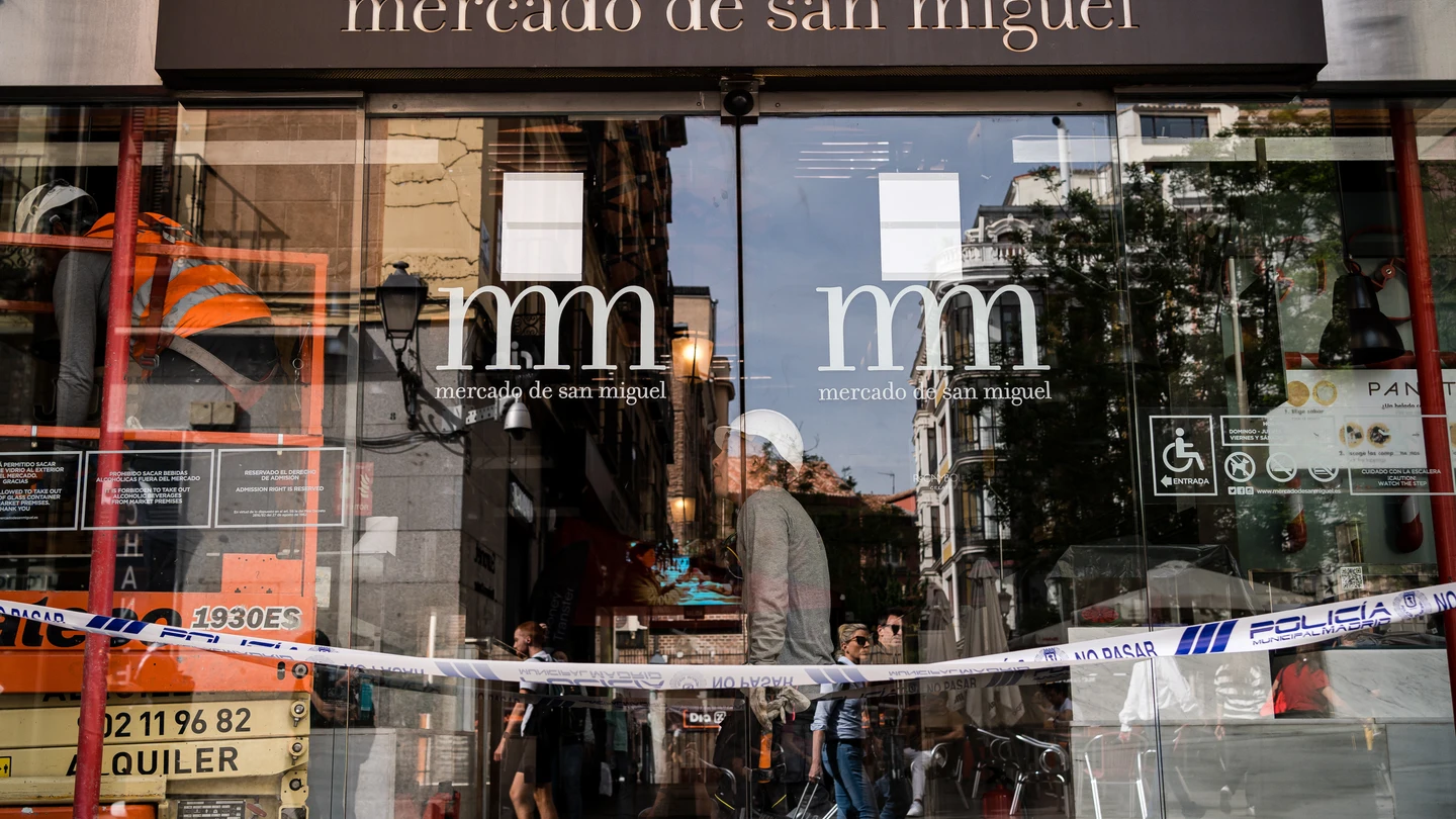 Desalojan el Mercado de San Miguel por riesgo estructural por unas obras Desalojan el Mercado de San Miguel por riesgo estructural por unas obras