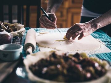 A pastry chef is arrested in Moscow for her anti-war cakes