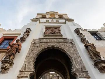 Puerta del Perdón de la Catedral de Sevilla: su curiosa leyenda y el secreto que esconde