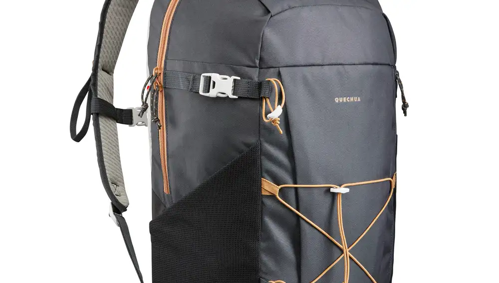Tres mochilas para viajar sin facturar en Ryanair o Vueling: opciones del  catálogo de Decathlon o Natura