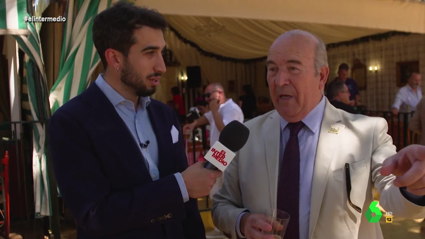 Así explica un sevillano por qué hay que ir a la Feria en traje y chaqueta aunque haga 40 grados: "Es tradición" Así explica un sevillano por qué hay que ir a la Feria en traje y chaqueta aunque haga 40 grados: "Es tradición"