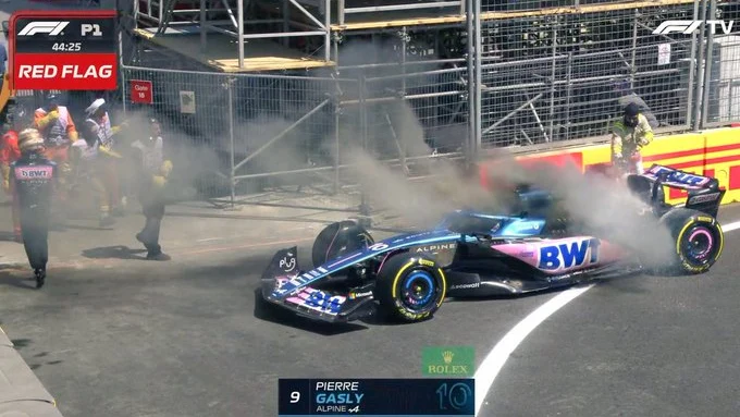 El Alpine de Pierre Gasly sale ardiendo