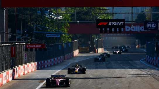Charles Leclerc y Sergio Pérez, en la carrera al sprint de Azerbaiyán. Charles Leclerc y Sergio Pérez, en la carrera al sprint de Azerbaiyán.