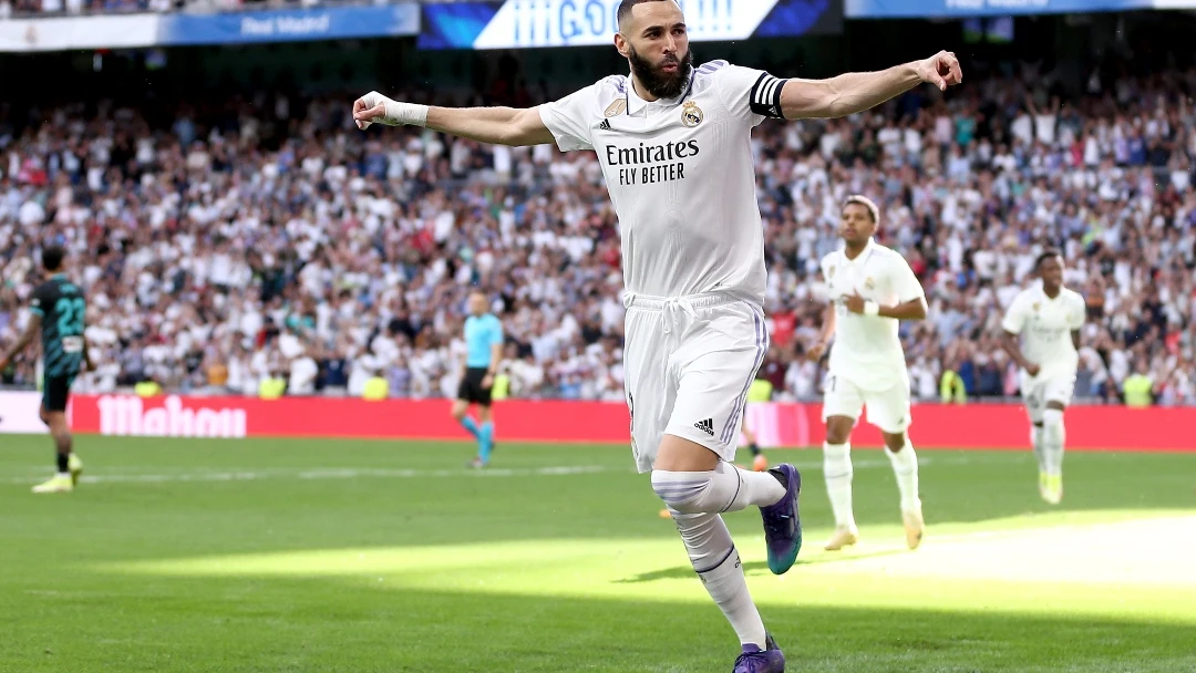 Karim Benzema en uno de sus goles ante el Almería