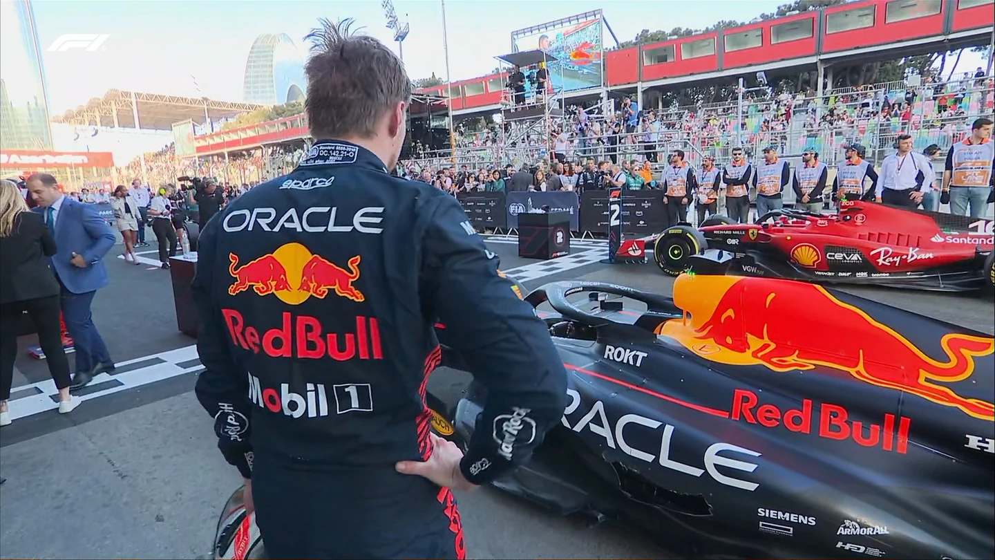 Así terminó el coche de Verstappen tras su toque con Russell: "¿Si lo hemos arreglado? No" Así terminó el coche de Verstappen tras su toque con Russell: "¿Si lo hemos arreglado? No"