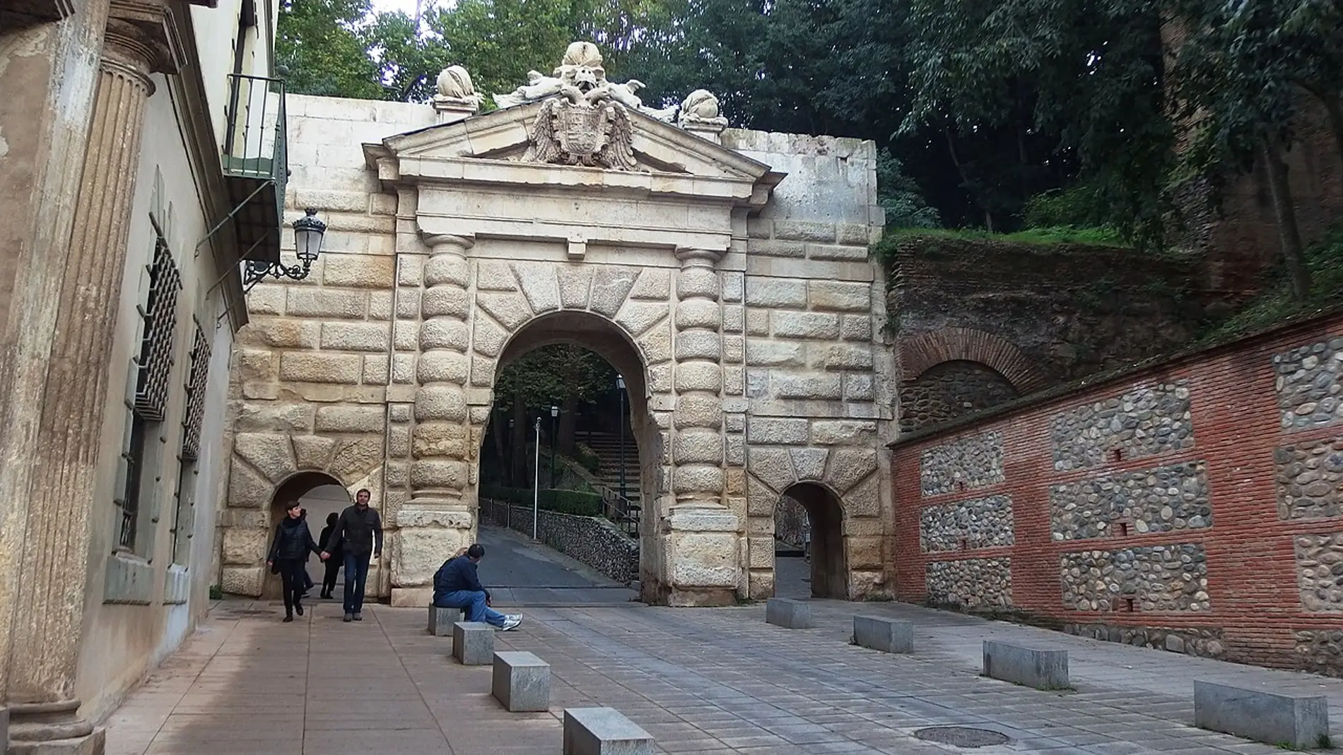 Puerta de las Granadas: ¿cuál es su historia y a qué debe su curioso nombre?