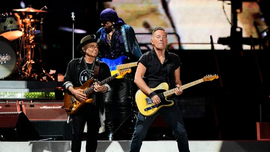 Bruce Springsteen exhibe su poder en el Estadi Olímpic de Barcelona en el inicio de su gira por Europa Bruce Springsteen exhibe su poder en el Estadi Olímpic de Barcelona en el inicio de su gira por Europa