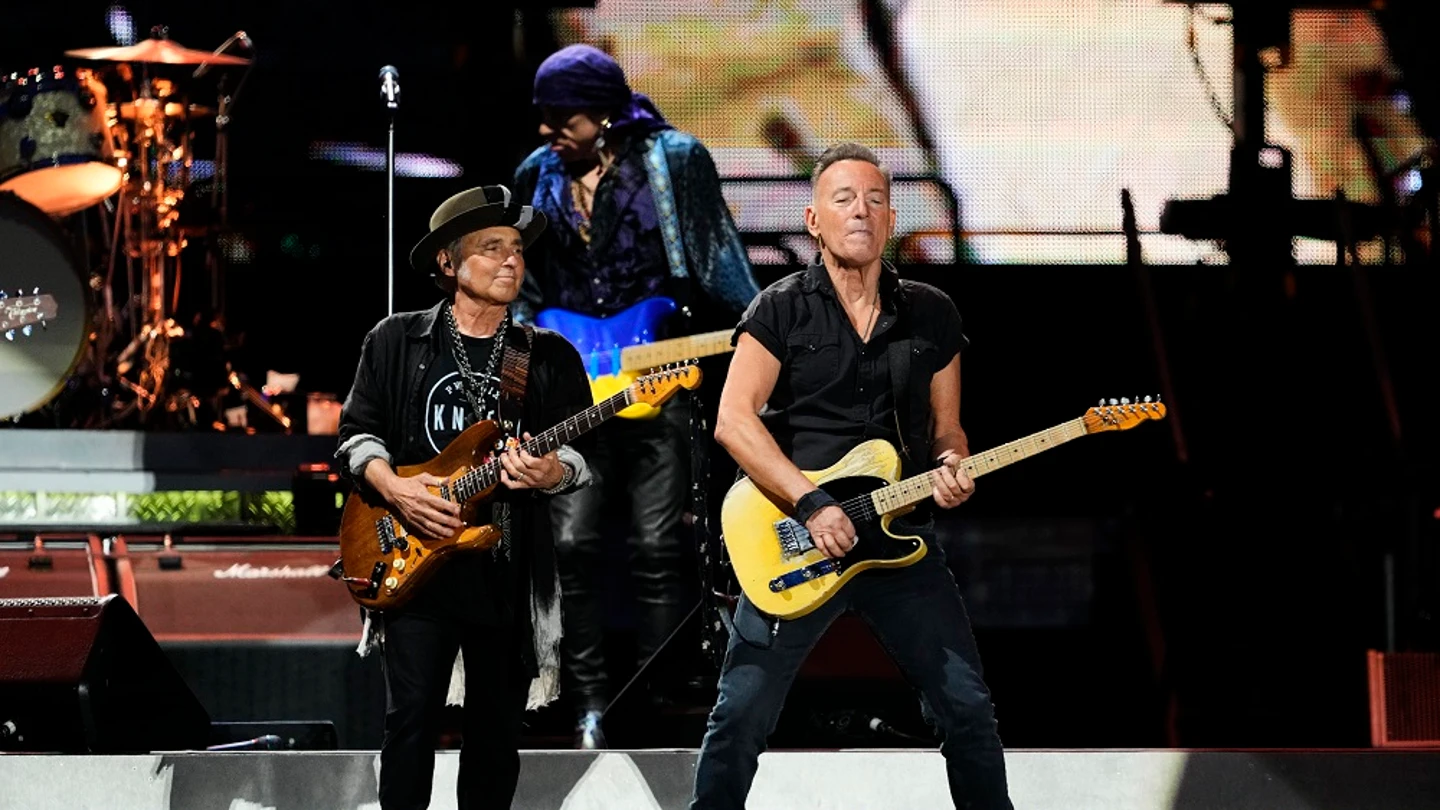 Bruce Springsteen exhibe su poder en el Estadi Olímpic de Barcelona en el inicio de su gira por Europa Bruce Springsteen exhibe su poder en el Estadi Olímpic de Barcelona en el inicio de su gira por Europa