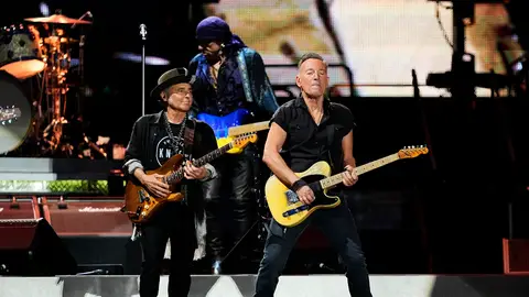 Bruce Springsteen exhibe su poder en el Estadi Olímpic de Barcelona en el inicio de su gira por Europa