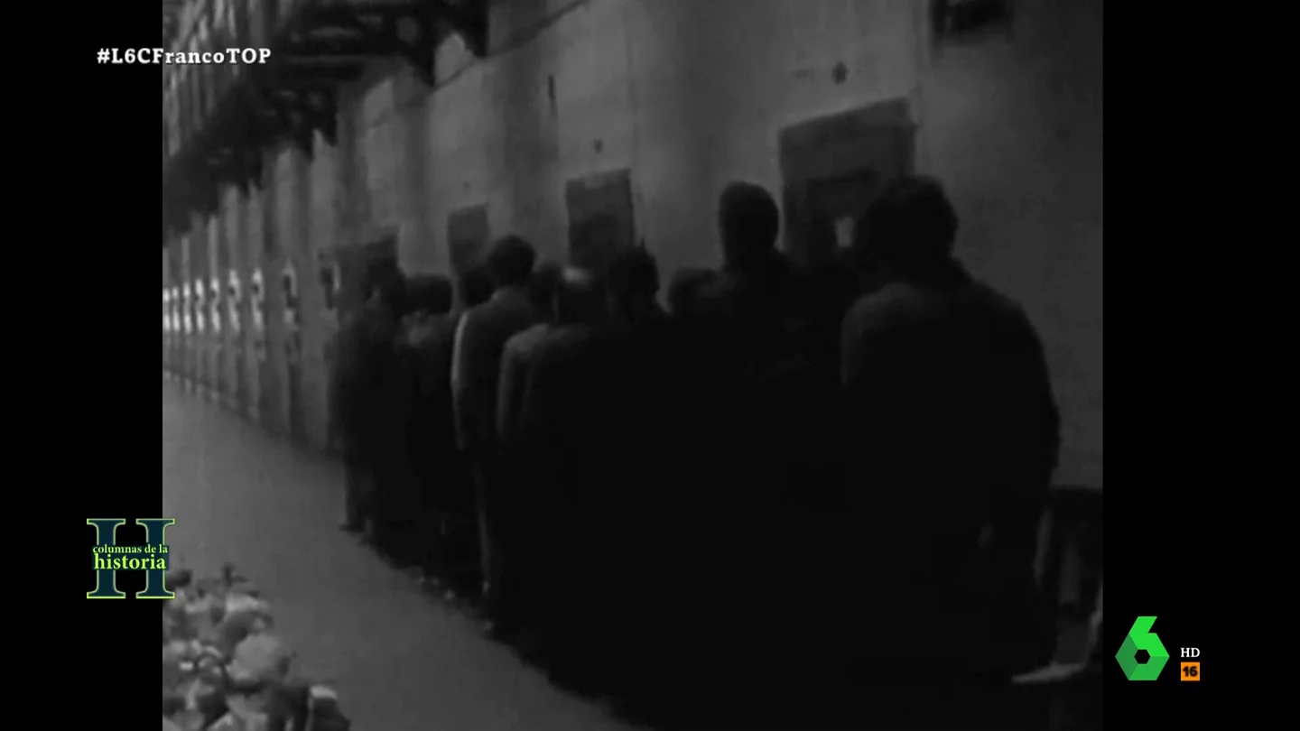 Así era la diferencia de trato en la policía franquista cuando detenía a alguien de izquierdas y de derechas En este vídeo, laSexta Columna analiza con dos personas detenidas por la policía franquista, el comunista Víctor Díaz-Cardiel y el exjefe de Gabinete de Fraga, Gabriel Elorriaga, cómo fue su experiencia durante el tiempo que permanecieron en prisión.