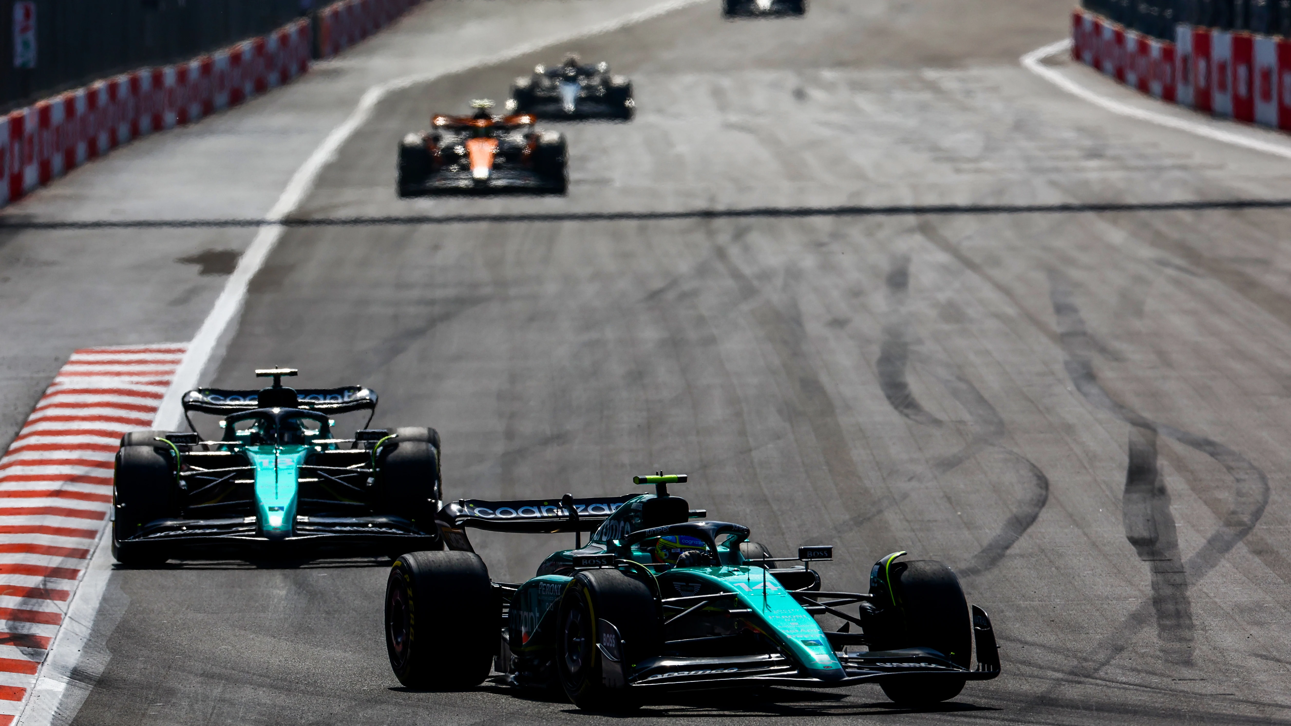 Fernando Alonso y Lance Stroll.