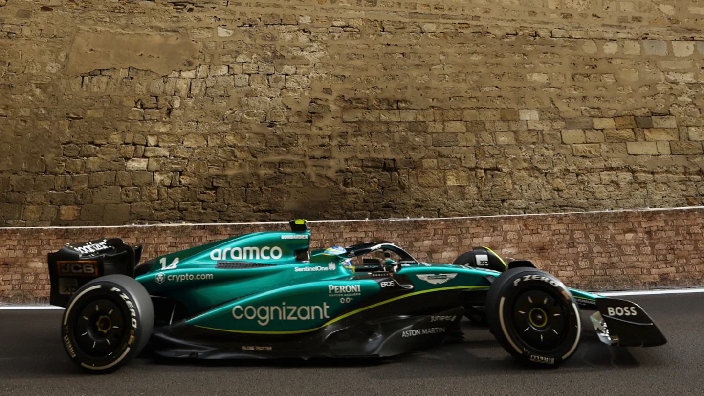 Fernando Alonso, con el Aston Martin Fernando Alonso, con el Aston Martin