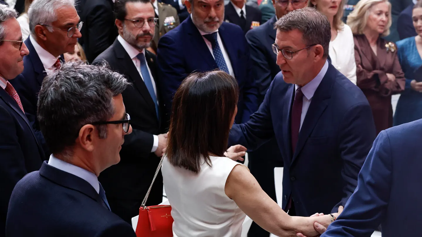 Saludo de Robles y Bolaños a Feijóo Saludo de Robles y Bolaños a Feijóo
