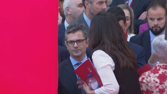 Momento de tensión en el acto del Dos de Mayo: impiden subir a Bolaños a la tribuna de autoridades Momento de tensión en el acto del Dos de Mayo: impiden subir a Bolaños a la tribuna de autoridades