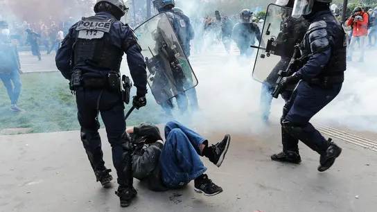 El balance del 1 de mayo en Francia: 406 policías y 61 manifestantes heridos El balance del 1 de mayo en Francia: 406 policías y 61 manifestantes heridos