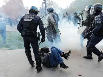 El balance del 1 de mayo en Francia: 406 policías y 61 manifestantes heridos