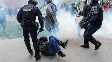 El balance del 1 de mayo en Francia: 406 policías y 61 manifestantes heridos