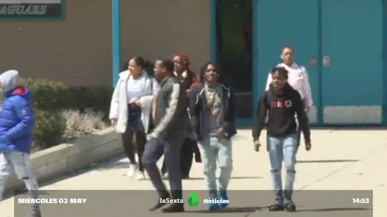 Un municipio de Michigan prohíbe que los alumnos lleven mochilas al colegio para evitar tiroteos masivos Un municipio de Michigan prohíbe que los alumnos lleven mochilas al colegio para evitar tiroteos masivos