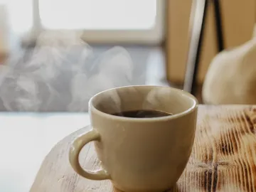 Café caliente echa humo Café caliente echa humo