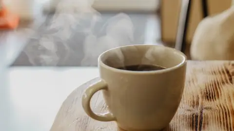Café caliente echa humo Café caliente echa humo