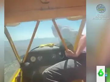 El arriesgado método de un chico para poner en marcha el motor de una avioneta en pleno vuelo