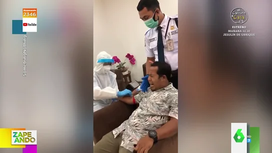 La reacción de un chico mientras intentan extraerle sangre: "Parece un labrador cuando le cortan las uñas" La reacción de un chico mientras intentan extraerle sangre: "Parece un labrador cuando le cortan las uñas"