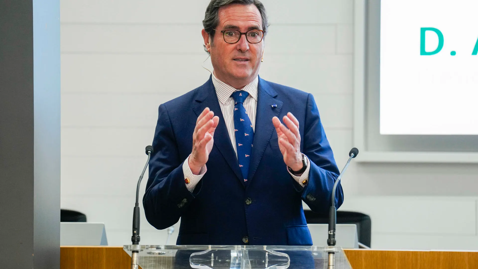 El presidente de CEOE, Antonio Garamendi