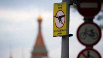 Un cartel prohíbe volar drones en la zona del Kremlin