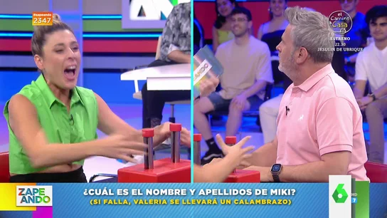 Miki Nadal engaña a Valeria Ros para que reciba un calambrazo en este juego Miki Nadal engaña a Valeria Ros para que reciba un calambrazo en este juego