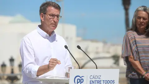 Alberto Núñez Feijóo en la presentación de la candidatura del PP a la Alcaldía de Cádiz