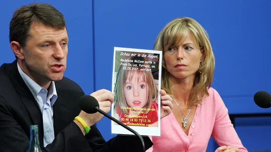 Los padres de Madeleine McCann, Gerry y Kate, durante una rueda de prensa ante los medios de comunicación El duro mensaje de los padres de Madeleine McCann a su hija 16 años después de su desaparición