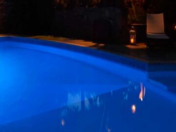 Luces piscina sostenibles