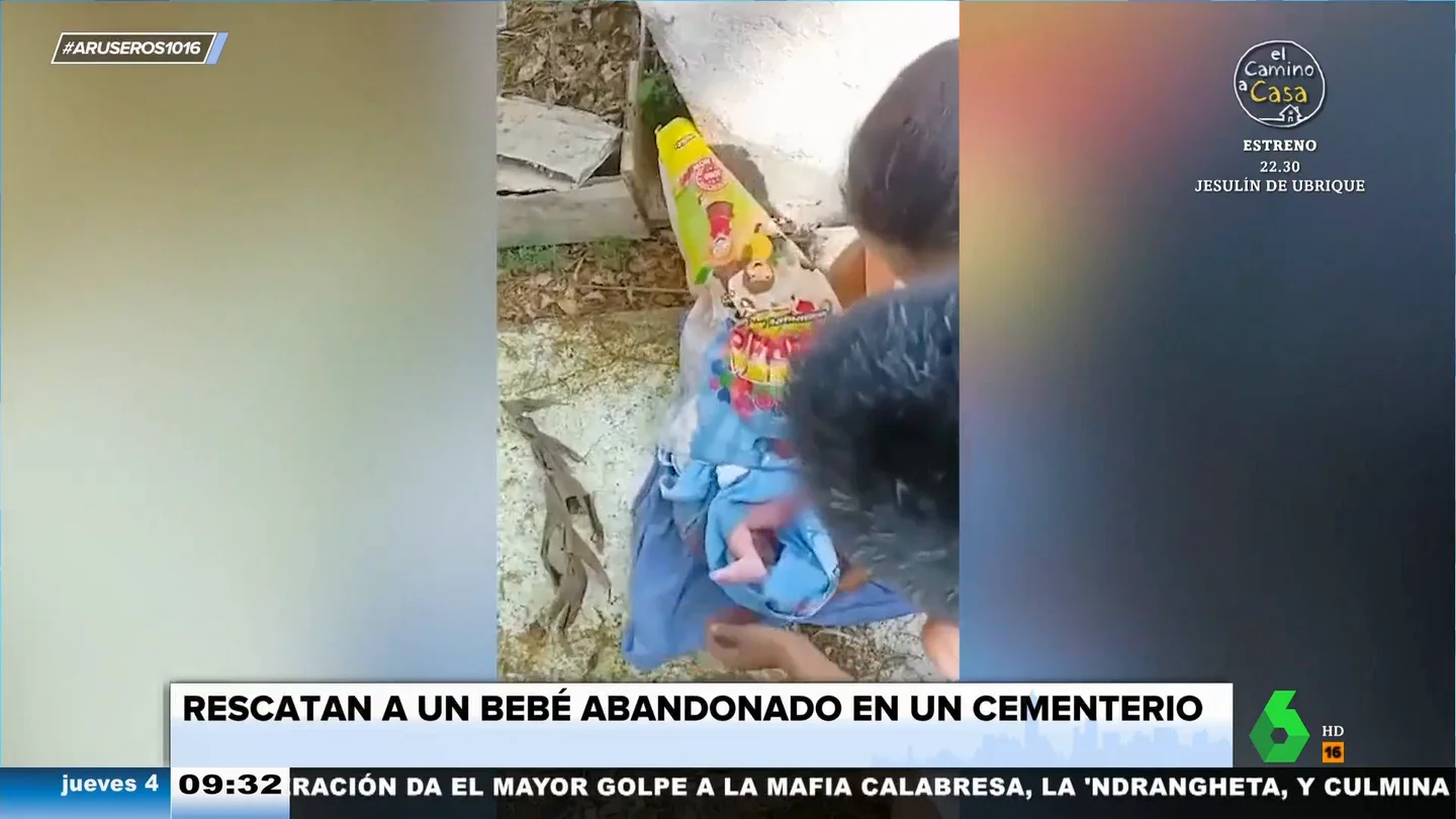Rescatan a un bebé abandonado en un cementerio dentro de una bolsa de plástico en Filipinas Rescatan a un bebé abandonado en un cementerio dentro de una bolsa de plástico en Filipinas
