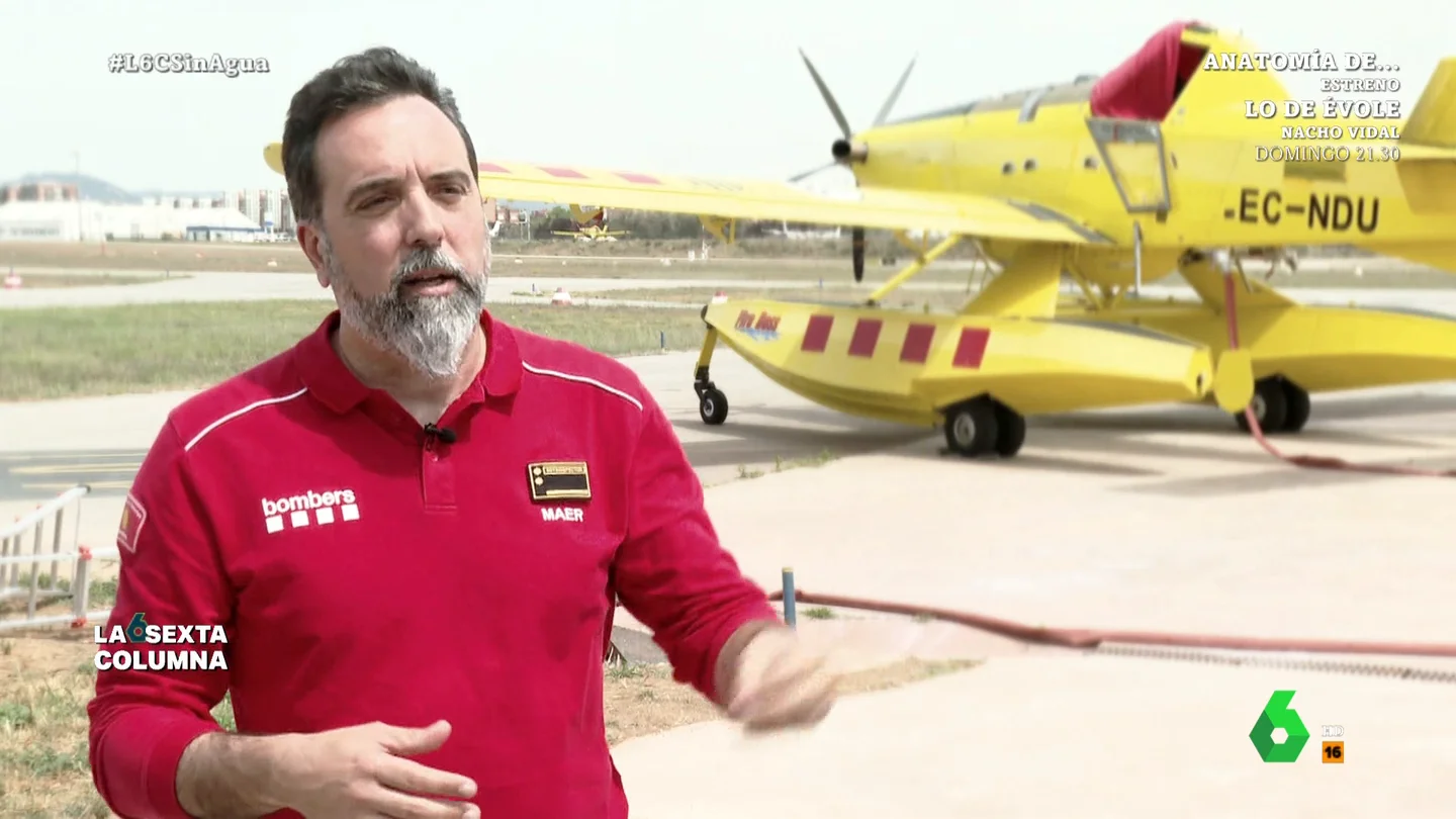 Un jefe de bomberos alerta sobre la falta de agua contra los incendios forestale "Siempre que perdemos un punto de agua, va en contra de las posibilidades de poder actuar en un incendio forestal", apunta en este vídeo de laSexta Columna Francesc Serra, jefe de Medios Aéreos de los Bomberos de la Generalitat de Cataluña.