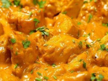 No, the coronation chicken is not part of the menu for the accession to the throne of King Carlos III