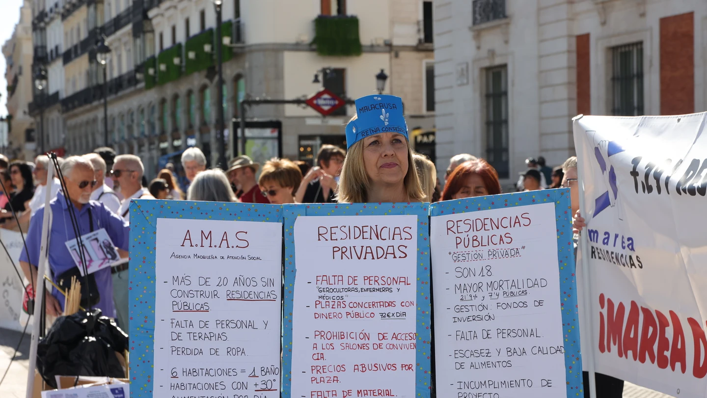 Marea de Residencias exige la gestión directa de los centros públicos por parte de la Agencia Madrileña de Atención Social (AMAS) Marea de Residencias exige la gestión directa de los centros públicos por parte de la Agencia Madrileña de Atención Social (AMAS)