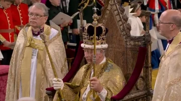 Carlos III con la corona de la corona de San Eduardo